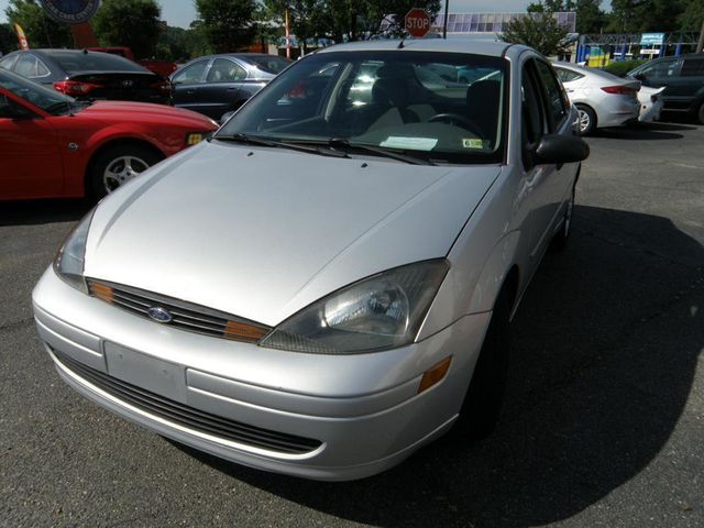 2004 Ford Focus 4dr Sedan SE - 22903313 - 4