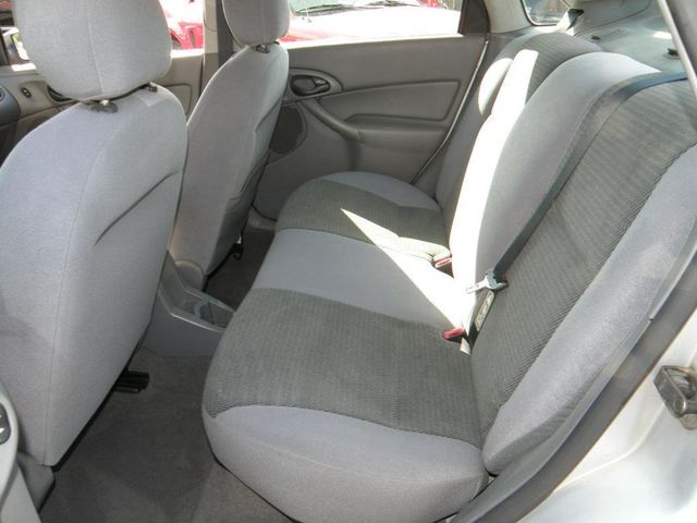 2004 Ford Focus 4dr Sedan SE - 22903313 - 7