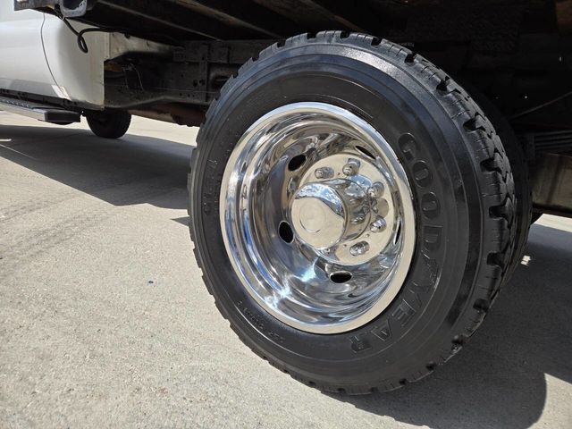 2004 Ford F-550 Super Duty 4X4 4dr Crew Cab 176.2 200.2 in. WB - 22912730 - 24