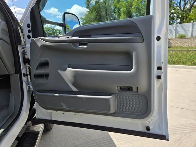 2004 Ford F-550 Super Duty 4X4 4dr Crew Cab 176.2 200.2 in. WB - 22912730 - 67