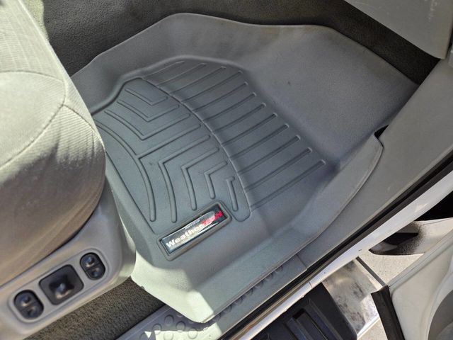 2004 Ford F-550 Super Duty 4X4 4dr Crew Cab 176.2 200.2 in. WB - 22912730 - 70