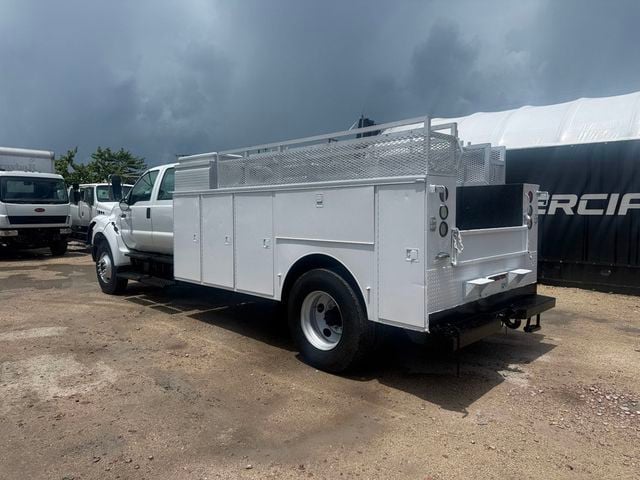 2004 Ford F-750 Crew Cab Utility Service Truck  - 23072111 - 1