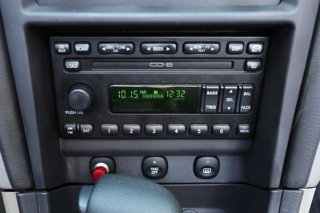 2004 Ford Mustang 2dr Convertible Deluxe - 22943427 - 10