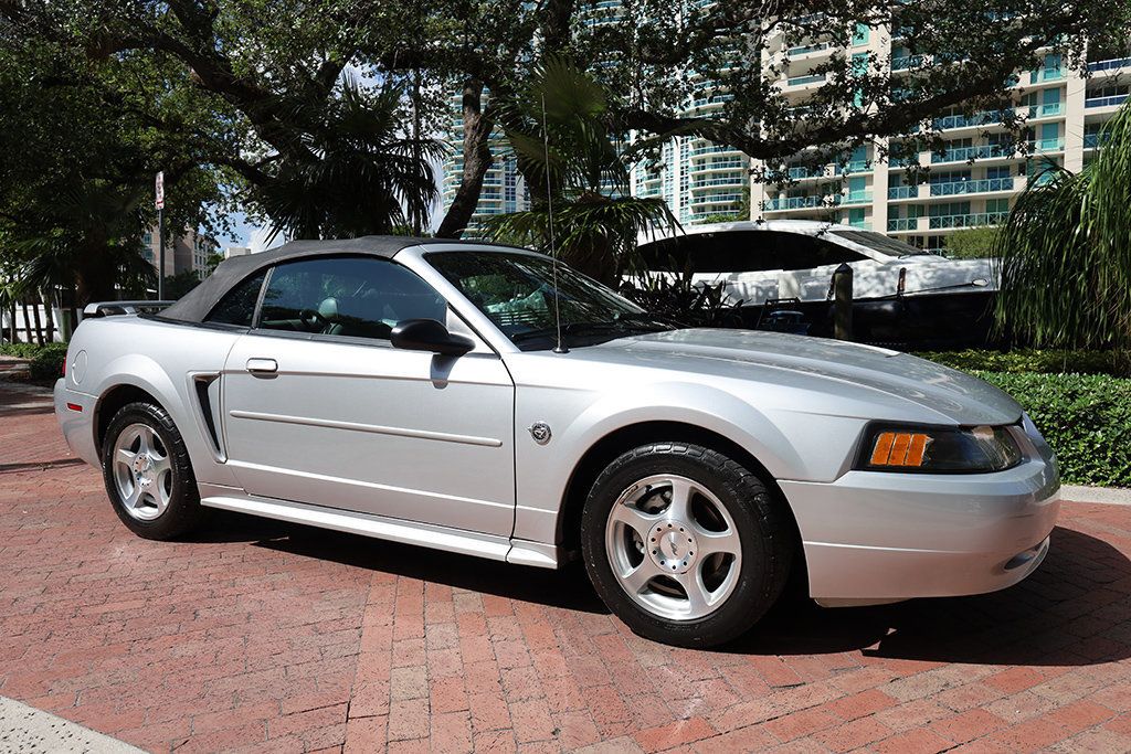 2004 Ford Mustang 2dr Convertible Deluxe - 22943427 - 16