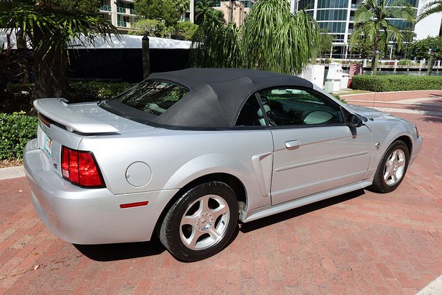 2004 Ford Mustang 2dr Convertible Deluxe - 22943427 - 18