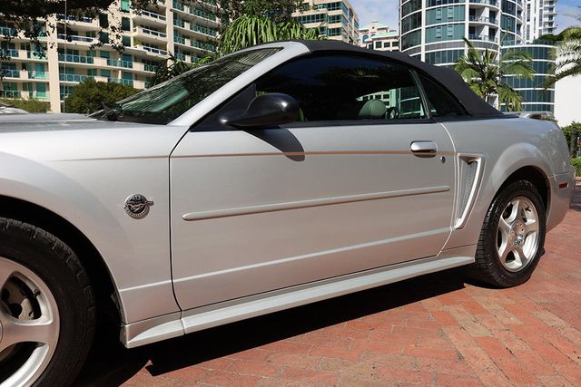 2004 Ford Mustang 2dr Convertible Deluxe - 22943427 - 21