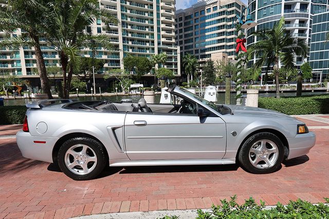 2004 Ford Mustang 2dr Convertible Deluxe - 22943427 - 25