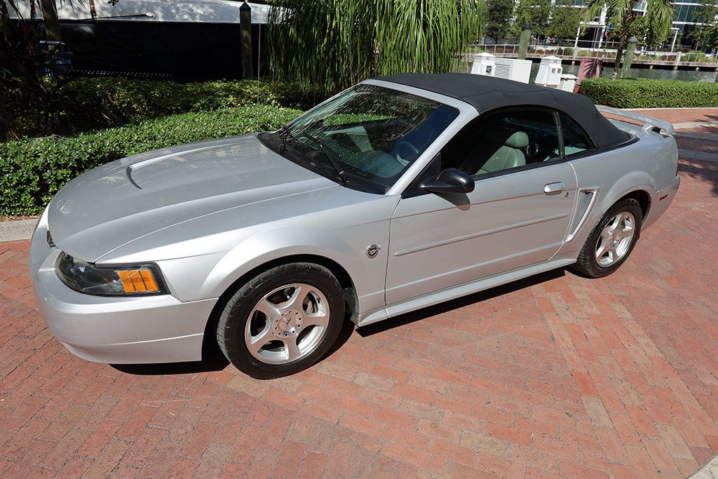 2004 Ford Mustang 2dr Convertible Deluxe - 22943427 - 26