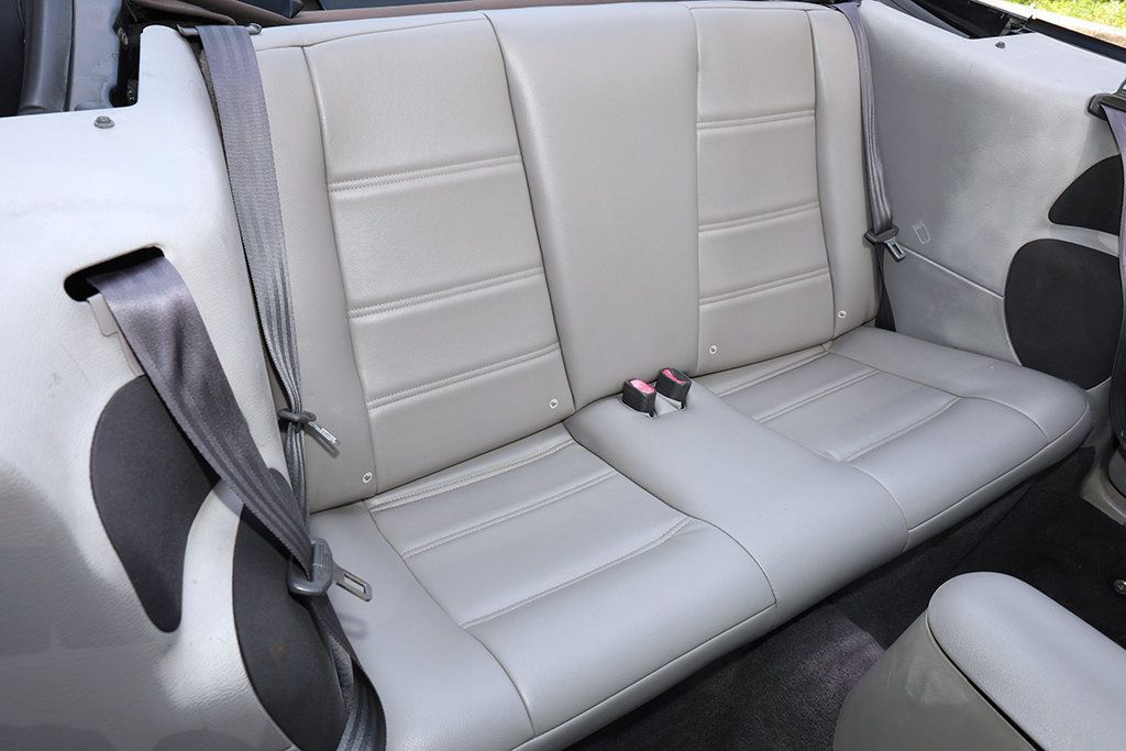 2004 Ford Mustang 2dr Convertible Deluxe - 22943427 - 32