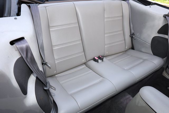 2004 Ford Mustang 2dr Convertible Deluxe - 22943427 - 32