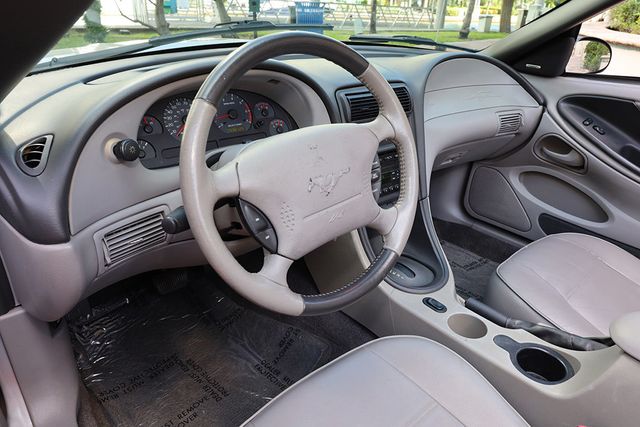 2004 Ford Mustang 2dr Convertible Deluxe - 22943427 - 35