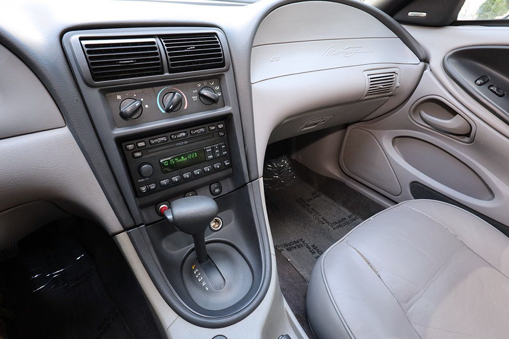 2004 Ford Mustang 2dr Convertible Deluxe - 22943427 - 37