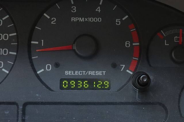 2004 Ford Mustang 2dr Convertible Deluxe - 22943427 - 39