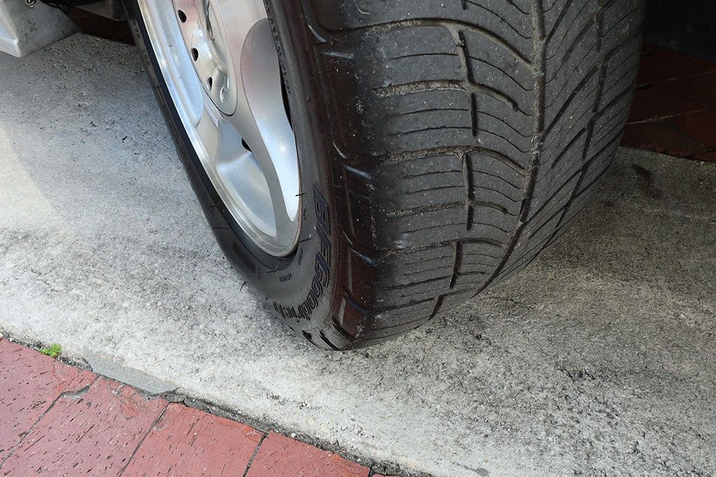 2004 Ford Mustang 2dr Convertible Deluxe - 22943427 - 48