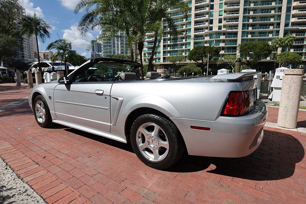 2004 Ford Mustang 2dr Convertible Deluxe - 22943427 - 4
