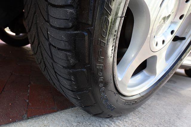 2004 Ford Mustang 2dr Convertible Deluxe - 22943427 - 49