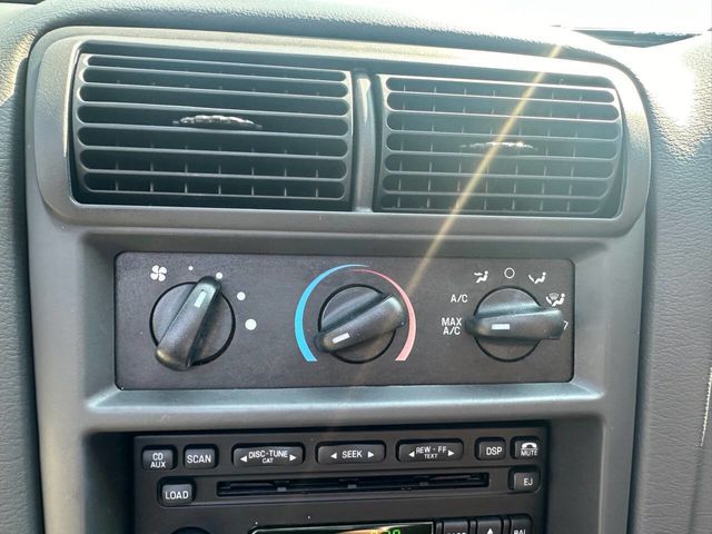 2004 Ford Mustang 2dr Convertible GT Deluxe - 22536888 - 32