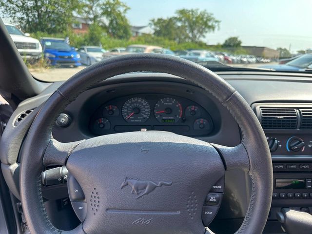 2004 Ford Mustang 2dr Convertible GT Deluxe - 22536888 - 33