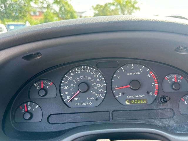 2004 Ford Mustang 2dr Convertible GT Deluxe - 22536888 - 34