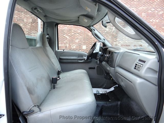 2004 Ford Super Duty F-350 SRW Cab-Chassis Reg Cab 141 - 22025401 - 9