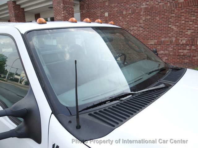 2004 Ford Super Duty F-350 SRW Cab-Chassis Reg Cab 141 - 22025401 - 16