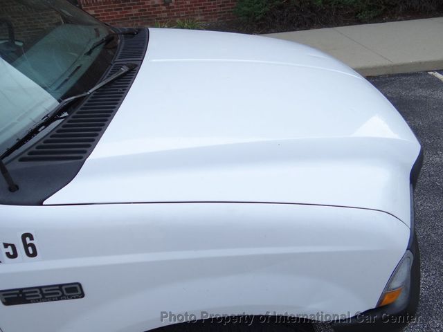 2004 Ford Super Duty F-350 SRW Cab-Chassis Reg Cab 141 - 22025401 - 17