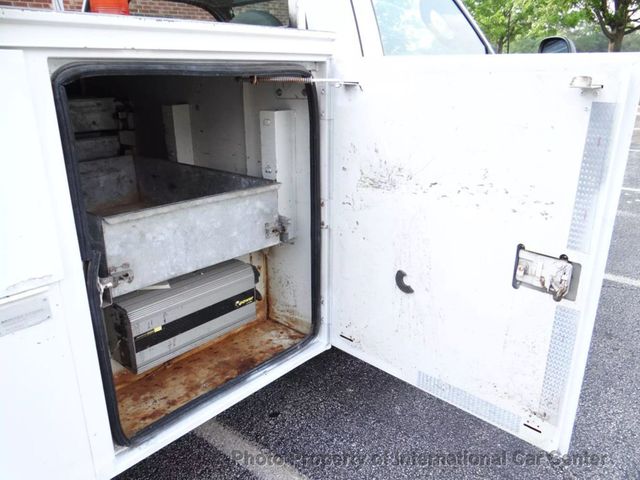 2004 Ford Super Duty F-350 SRW Cab-Chassis Reg Cab 141 - 22025401 - 23