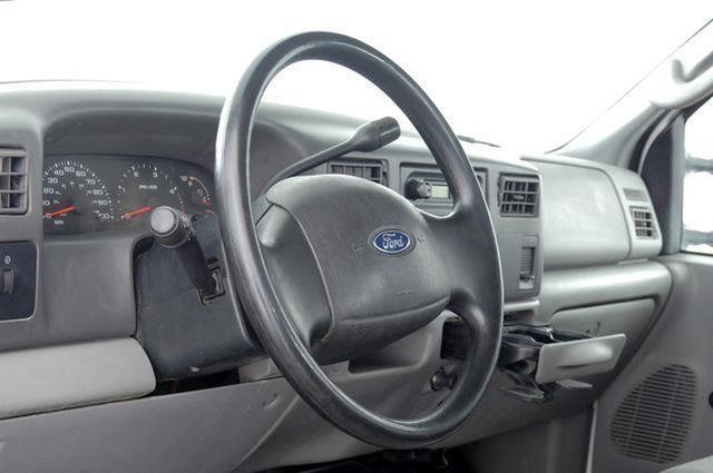 2004 Ford Super Duty F-450 DRW XL - 12714730 - 25