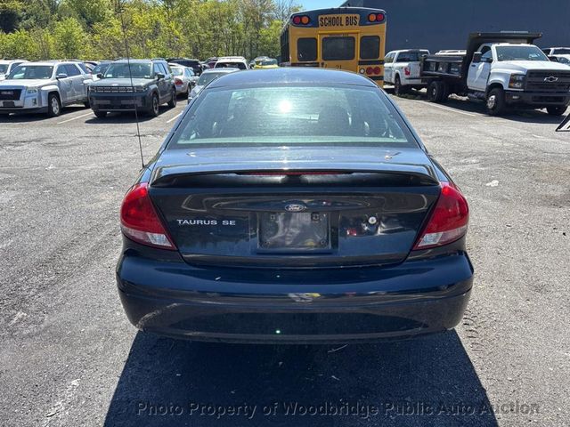 2004 Ford Taurus 4dr Sedan SE - 23021488 - 3