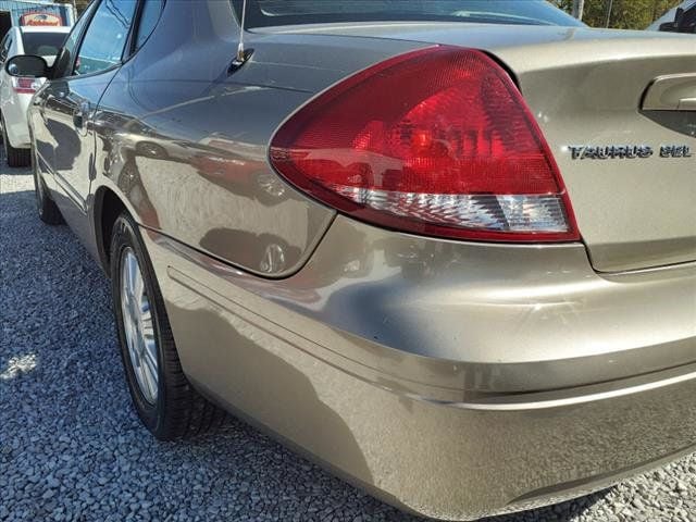 2004 Ford Taurus 4dr Sedan SEL - 22629926 - 11