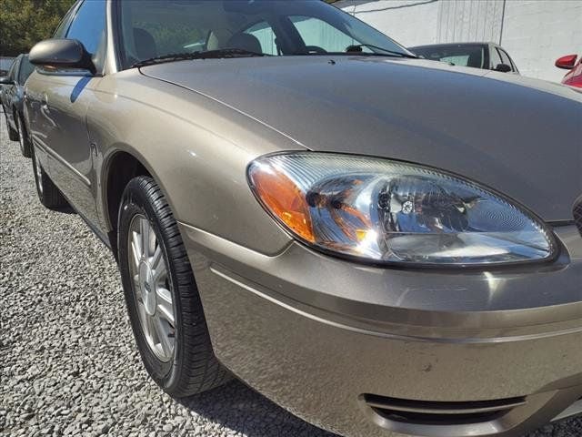 2004 Ford Taurus 4dr Sedan SEL - 22629926 - 12