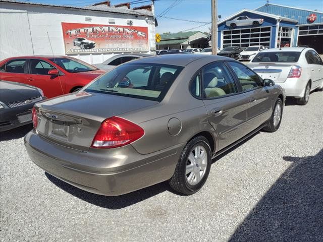 2004 Ford Taurus 4dr Sedan SEL - 22629926 - 15