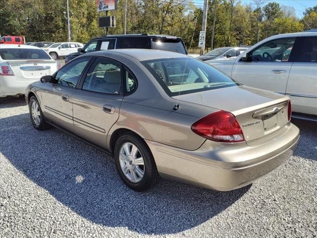 2004 Ford Taurus 4dr Sedan SEL - 22629926 - 16