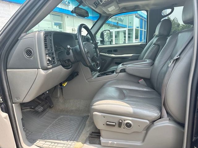 2004 GMC Yukon XL 4dr 2500 4WD SLT - 23055345 - 19