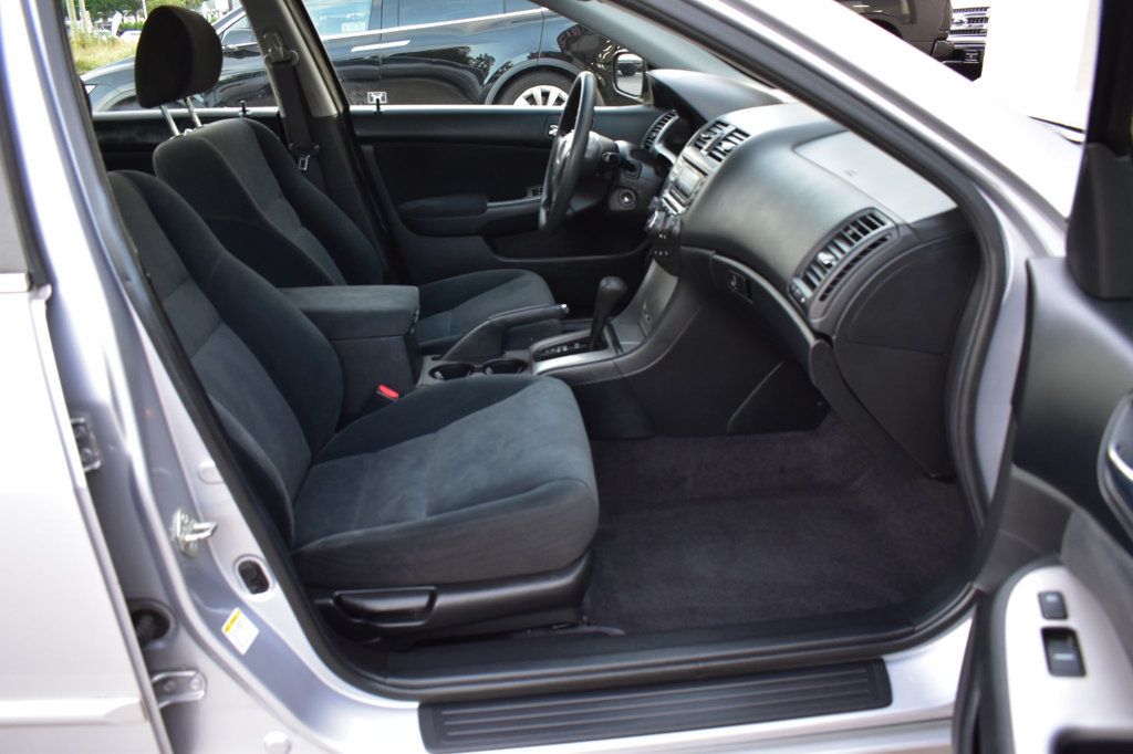 2004 Honda Accord Sedan EX Automatic - 22930289 - 16