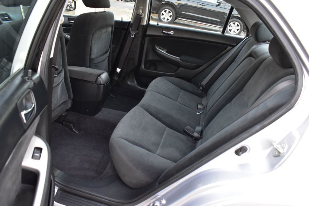 2004 Honda Accord Sedan EX Automatic - 22930289 - 19