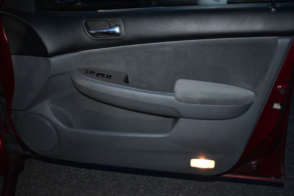 2004 Honda Accord Sedan EX Automatic w/Side Curtain Airbags - 23079934 - 32