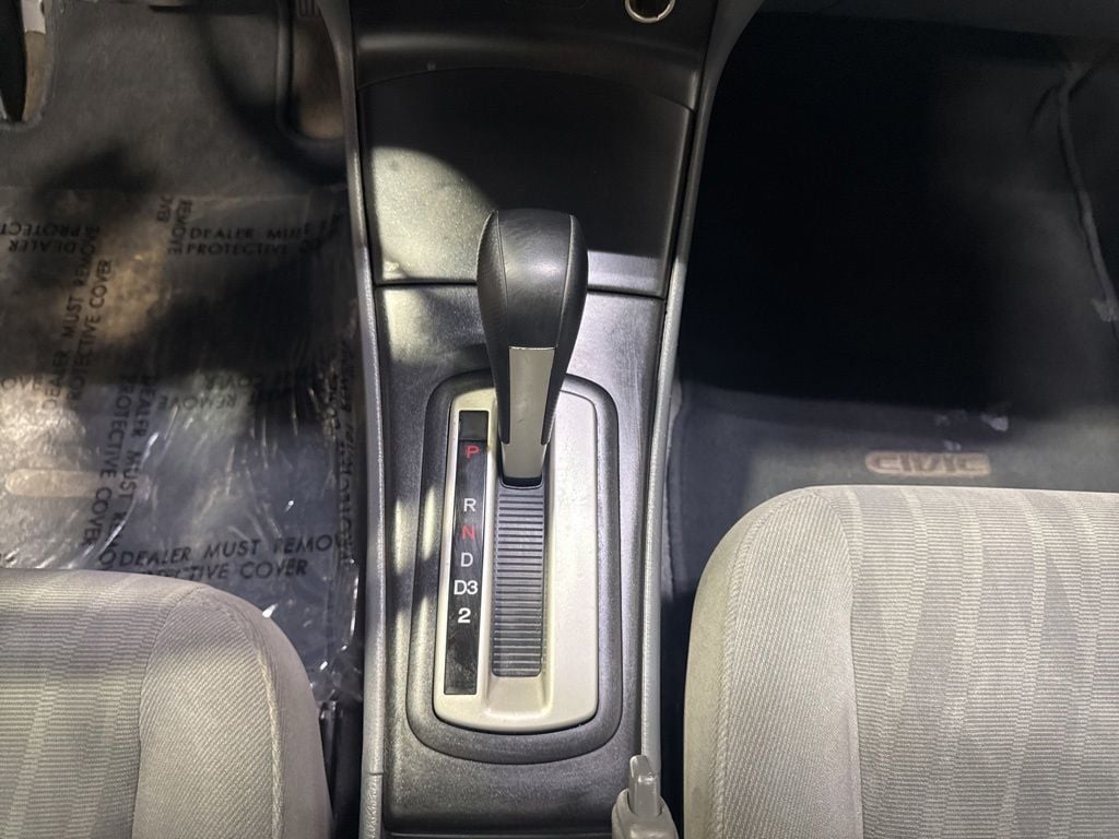 2004 Honda Civic 4dr Sedan LX Automatic w/Side Airbags - 23022285 - 9