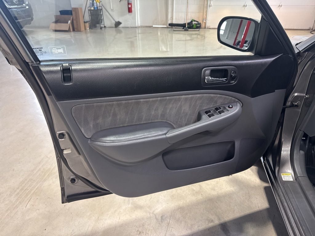 2004 Honda Civic 4dr Sedan LX Automatic w/Side Airbags - 23022285 - 12