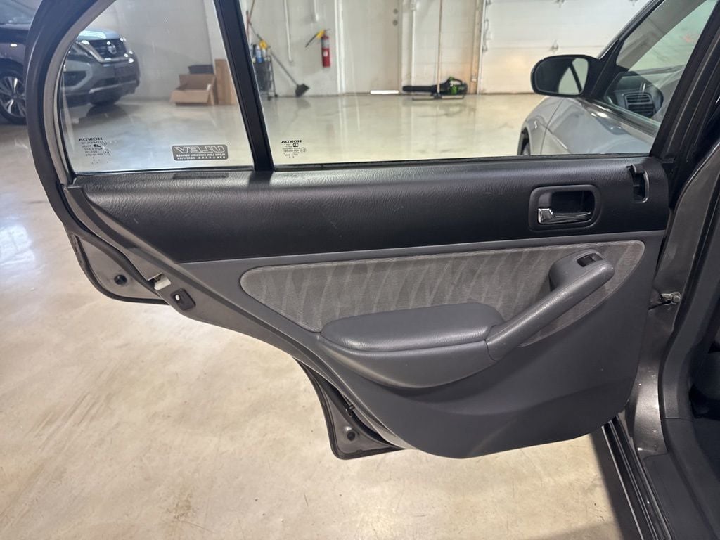 2004 Honda Civic 4dr Sedan LX Automatic w/Side Airbags - 23022285 - 17