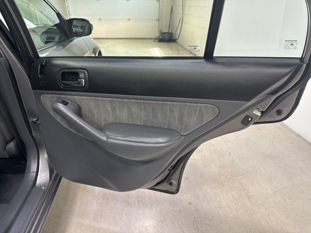 2004 Honda Civic 4dr Sedan LX Automatic w/Side Airbags - 23022285 - 22