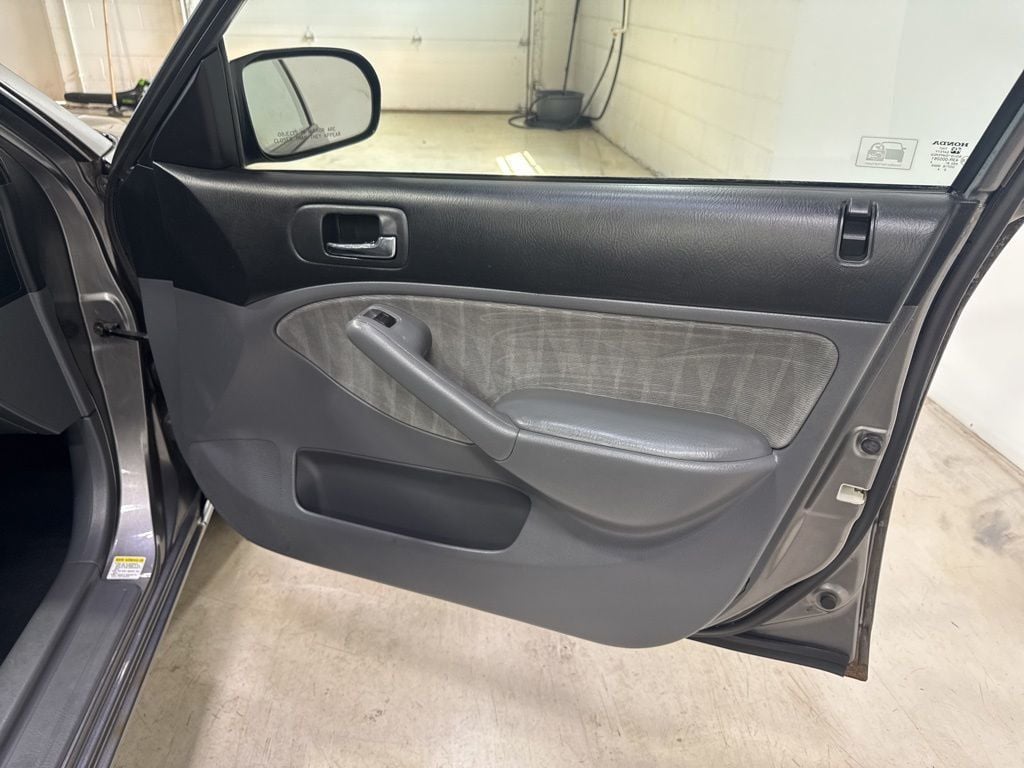 2004 Honda Civic 4dr Sedan LX Automatic w/Side Airbags - 23022285 - 26