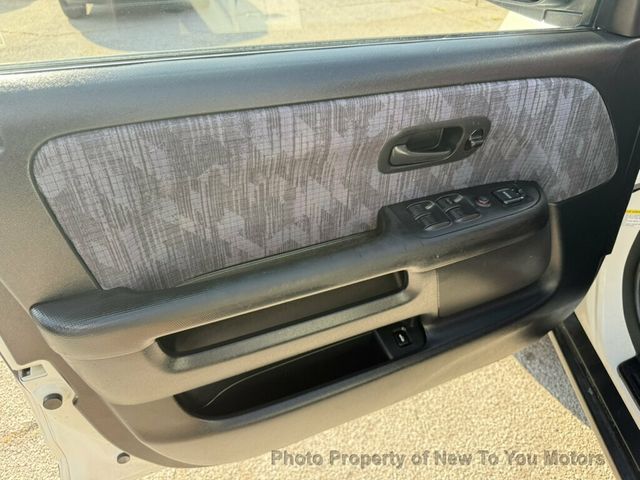 2004 Honda CR-V 4WD LX Automatic w/Side Airbags - 23079937 - 10