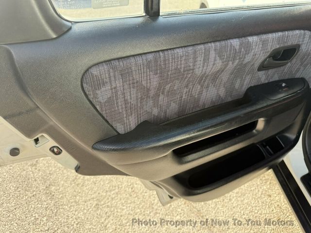 2004 Honda CR-V 4WD LX Automatic w/Side Airbags - 23079937 - 12