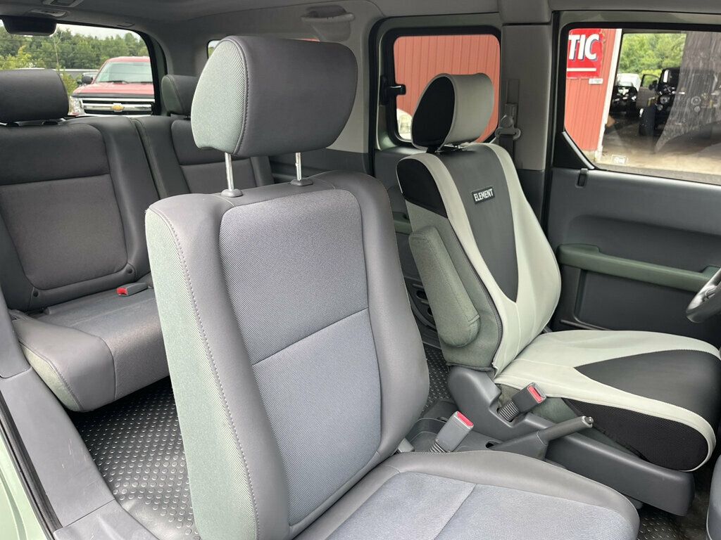 2004 Honda Element CLEAN CARFAX 5-speed manual AWD Utilitarian SUV - 23048699 - 14