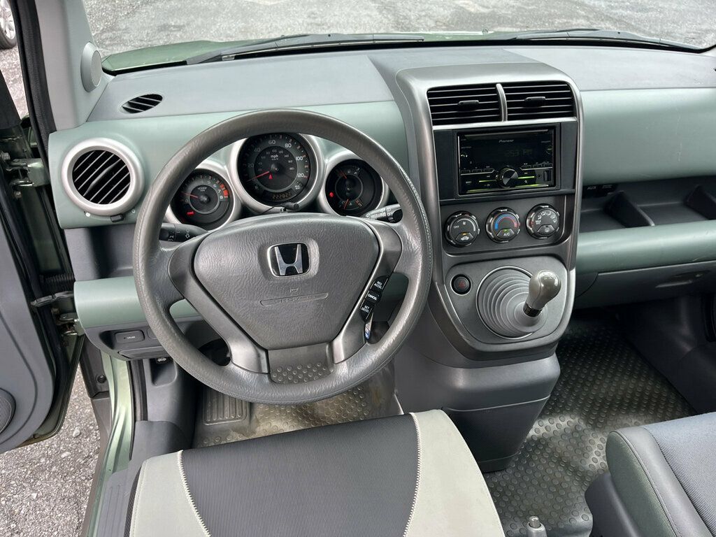 2004 Honda Element CLEAN CARFAX 5-speed manual AWD Utilitarian SUV - 23048699 - 24