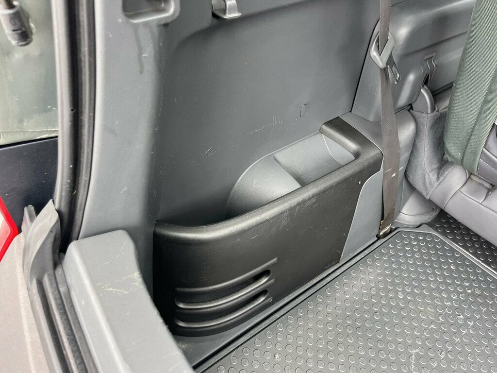 2004 Honda Element CLEAN CARFAX 5-speed manual AWD Utilitarian SUV - 23048699 - 37