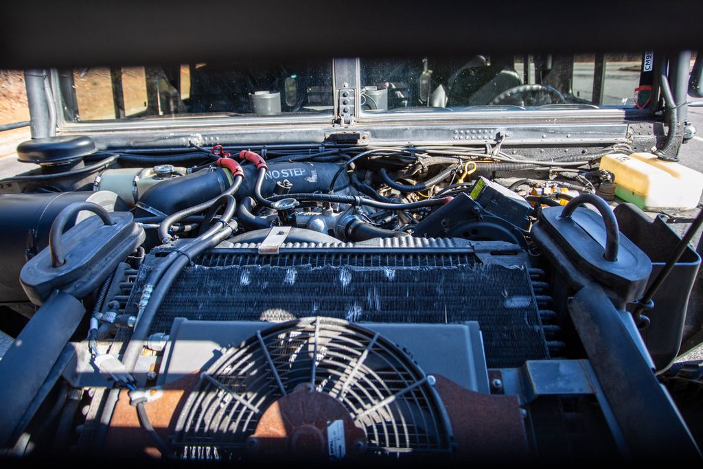 2004 HUMMER H1 4-Passenger Wagon Enclosed - 22957205 - 12