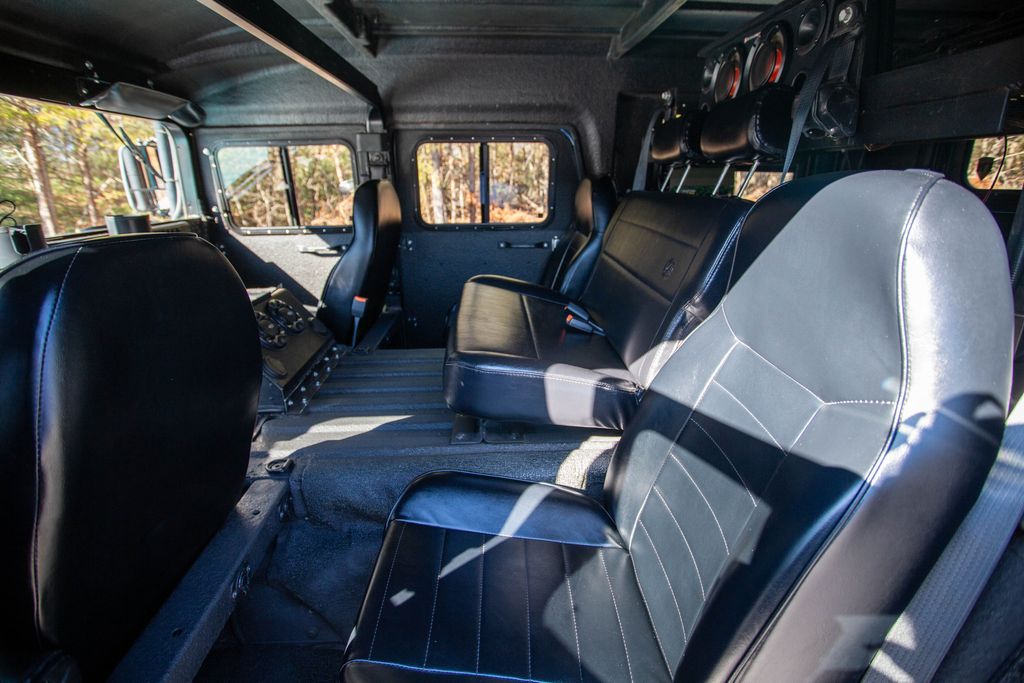 2004 HUMMER H1 4-Passenger Wagon Enclosed - 22957205 - 23