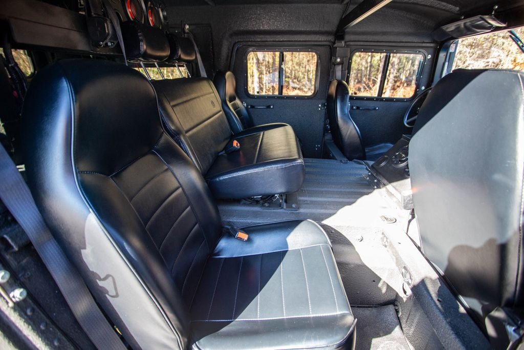 2004 HUMMER H1 4-Passenger Wagon Enclosed - 22957205 - 25